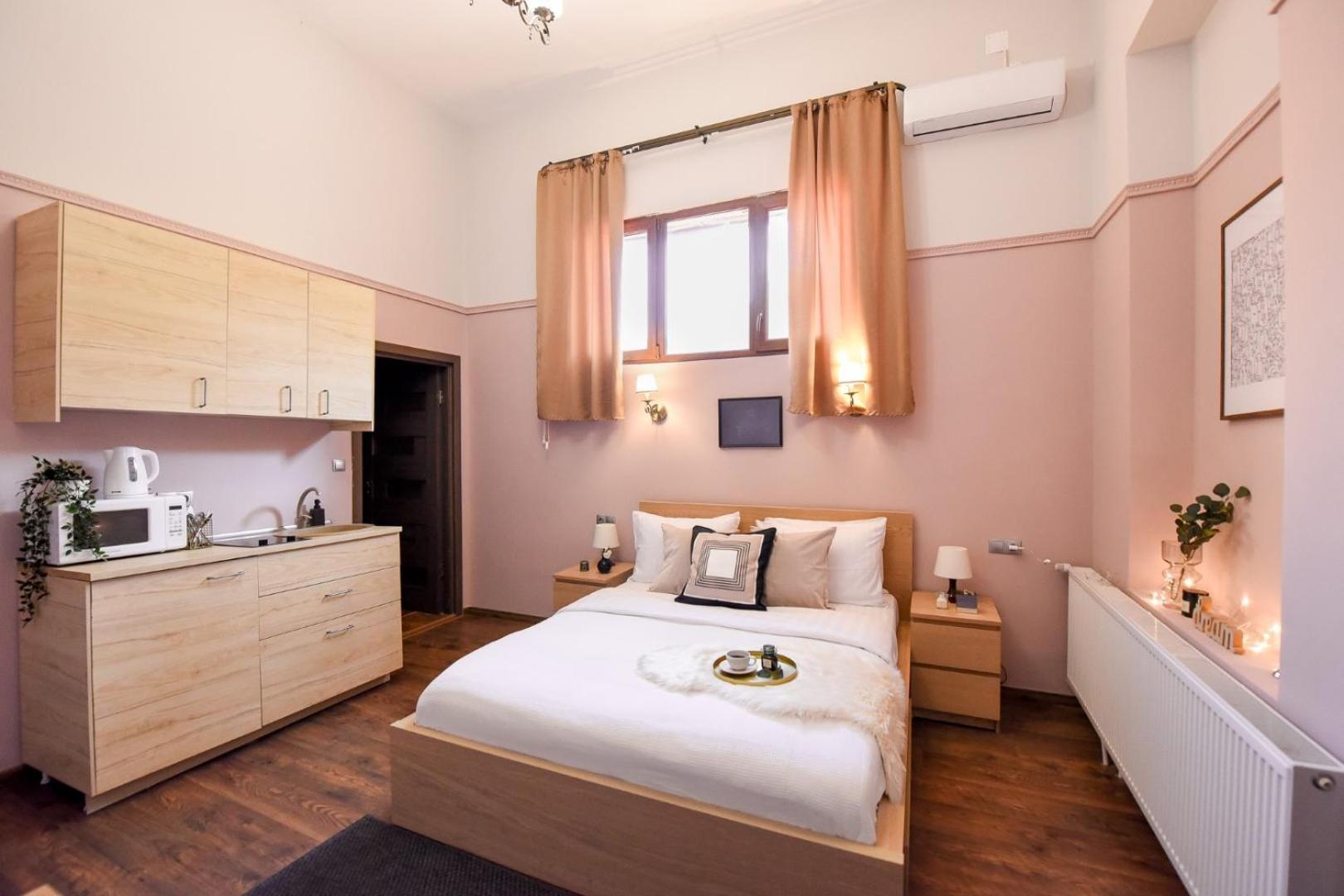 Historic Charm, Modern Comfort - Accommodation In The Heart Of The Old Town بوخارست الغرفة الصورة