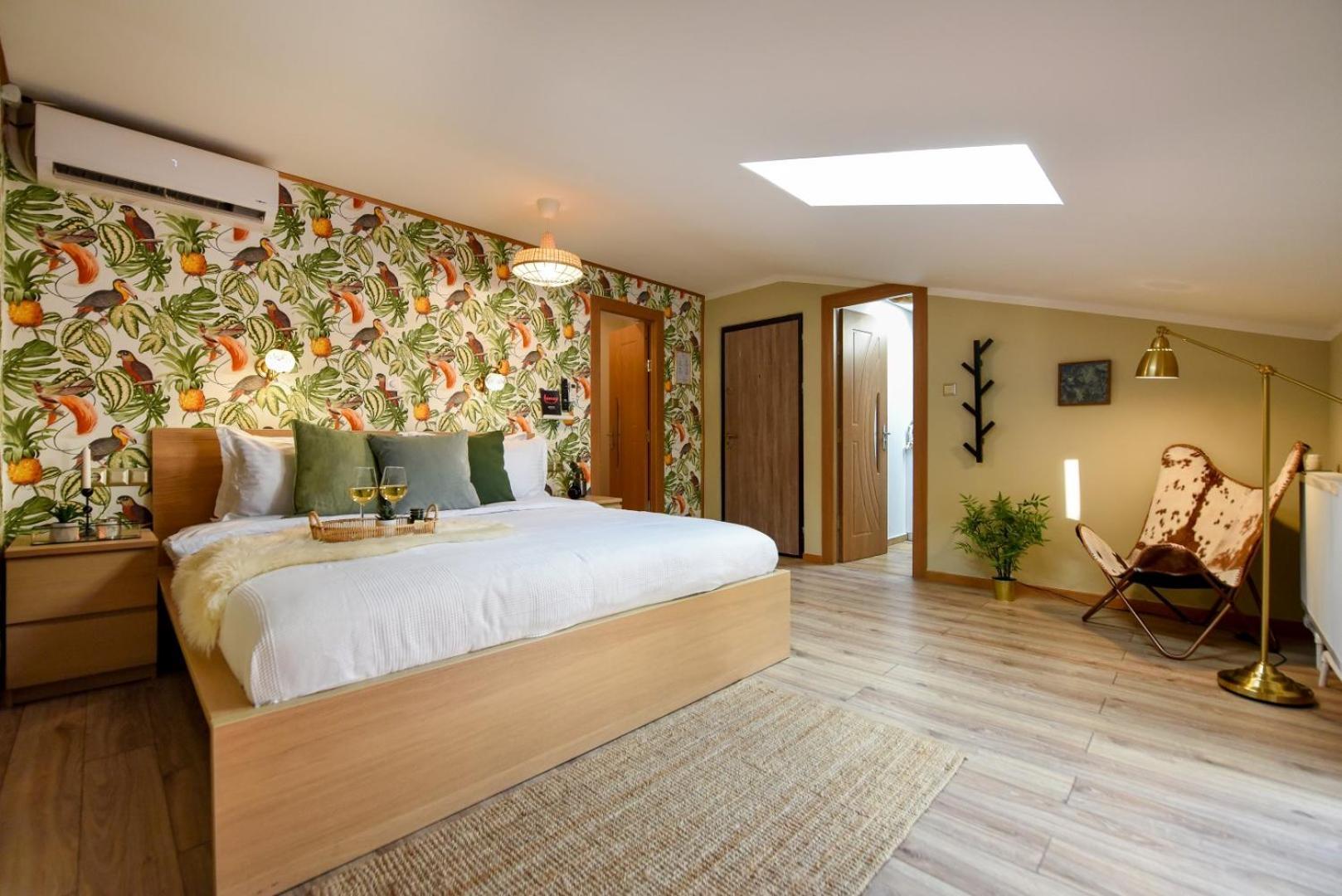Historic Charm, Modern Comfort - Accommodation In The Heart Of The Old Town بوخارست الغرفة الصورة