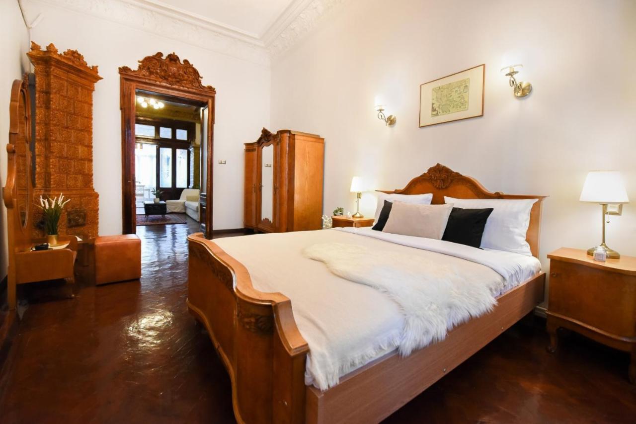 Historic Charm, Modern Comfort - Accommodation In The Heart Of The Old Town بوخارست المظهر الخارجي الصورة